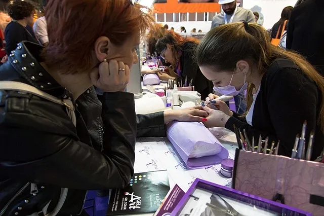 Роспотребнадзор предупредил об опасности маникюра