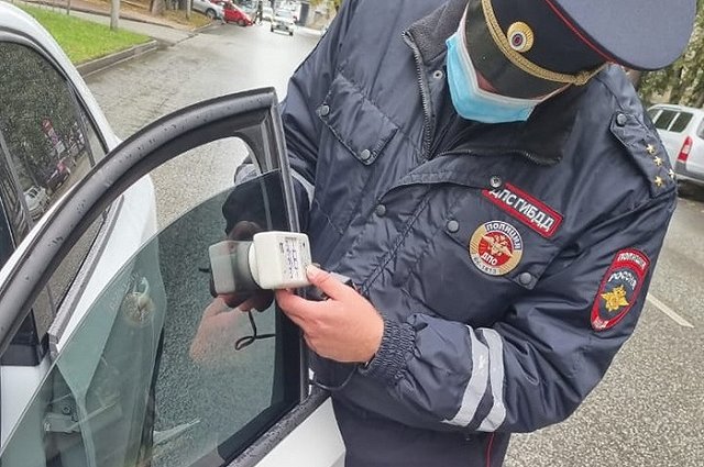 В Екатеринбурге ГИБДД провела профилактическое мероприятие «Тонировка»