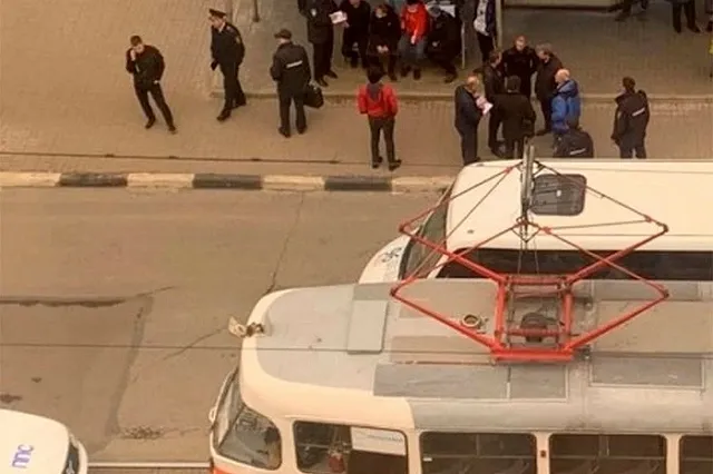 Шестиклассник умер после того, как пассажир толкнул его в трамвае