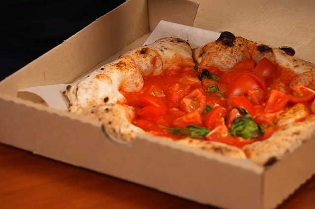 В Екатеринбурге голодный студент ограбил доставщика готовой еды