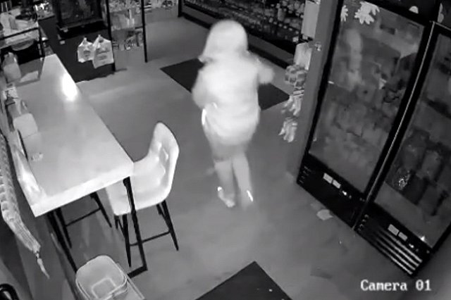 В Екатеринбурге подростки ограбили «ЖизньМарт» на 80 тысяч рублей