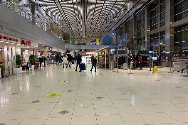 В Екатеринбурге пассажиров возмутили цены в кафе и магазинах аэропорта Кольцово