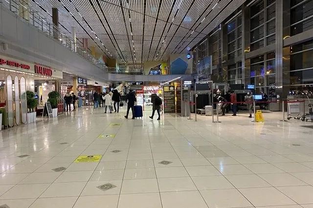 В Екатеринбурге пассажиров возмутили цены в кафе и магазинах аэропорта Кольцово