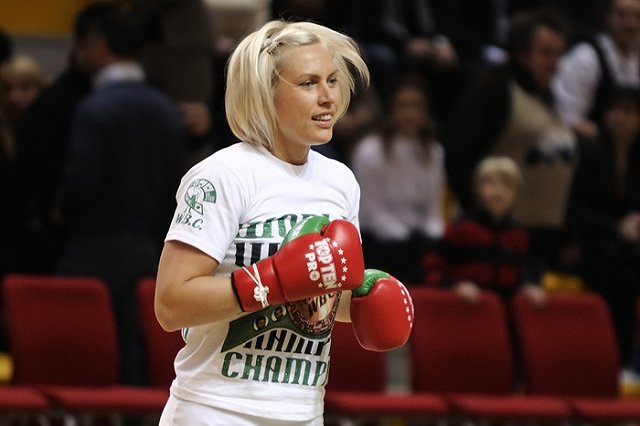 Западные СМИ назвали новой подругой Владимира Путина чемпионку мира по боксу