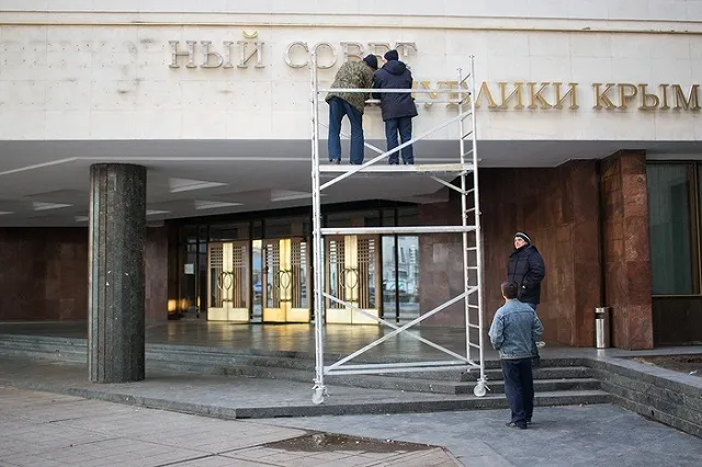 Сенатор от Севастополя усмотрел «принцип Charlie Hebdo» в выходке с гимном РФ