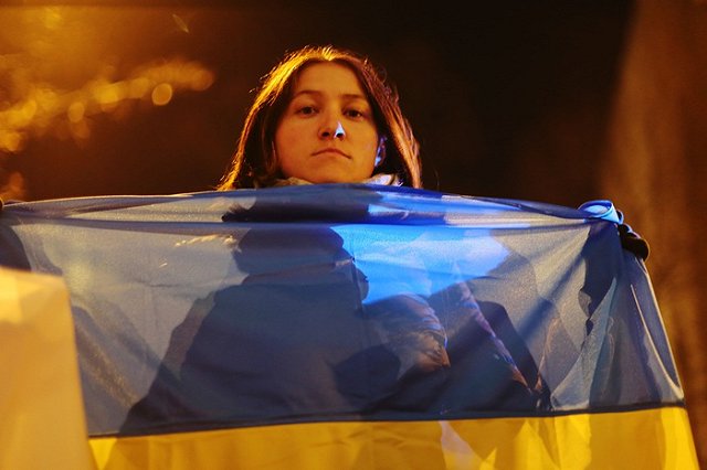 На майдане Незалежности начались стычки с силовиками