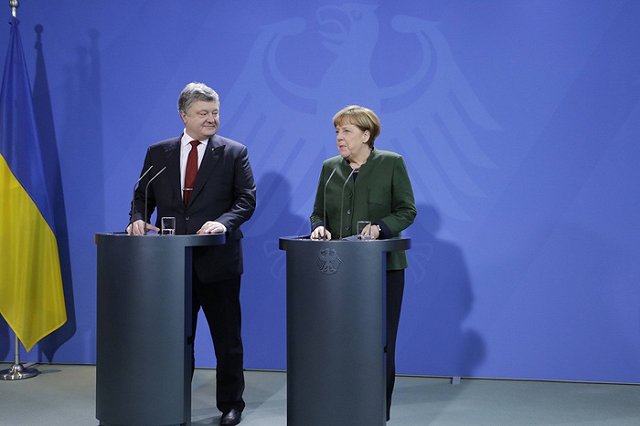 Басурин: Порошенко вернулся из Германии после доклада о реальных потерях ВСУ