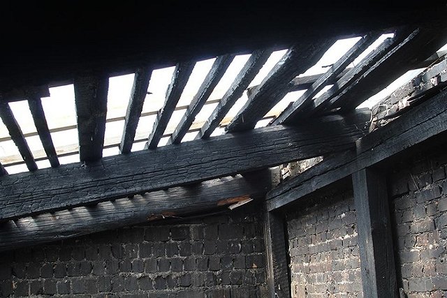 Дом в городке чекистов, где в мае произошел пожар, отказываются ремонтировать