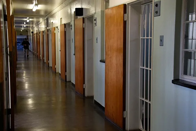 У просидевших в одиночной камере участников телеэксперимента сдали нервы