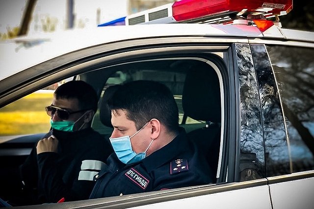 В Железнодорожном районе Екатеринбурга машина врезалась в мотоциклиста. Он был госпитализирован