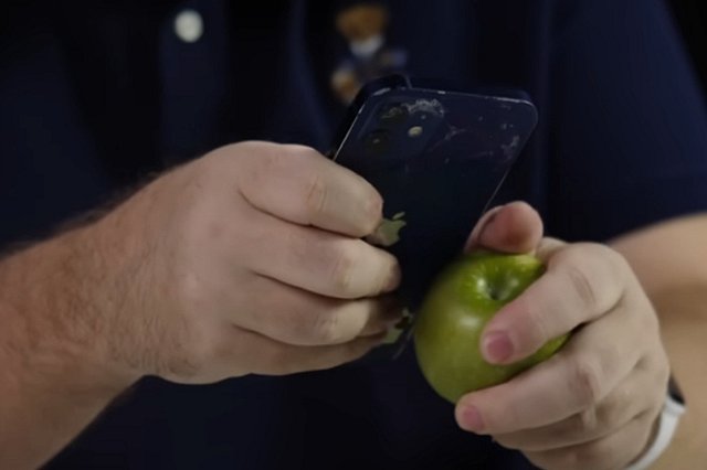 Екатеринбурженке отказали в сервисном обслуживании iPhone, активированном якобы 45 лет назад