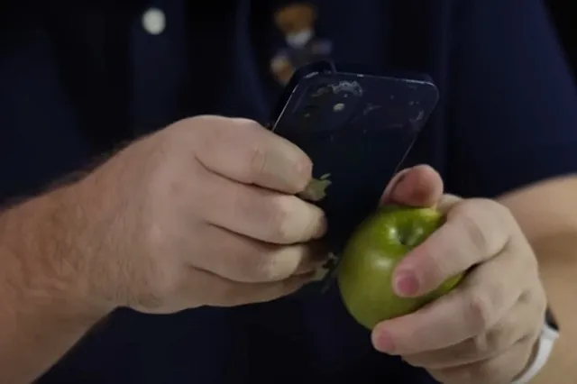 Екатеринбурженке отказали в сервисном обслуживании iPhone, активированном якобы 45 лет назад