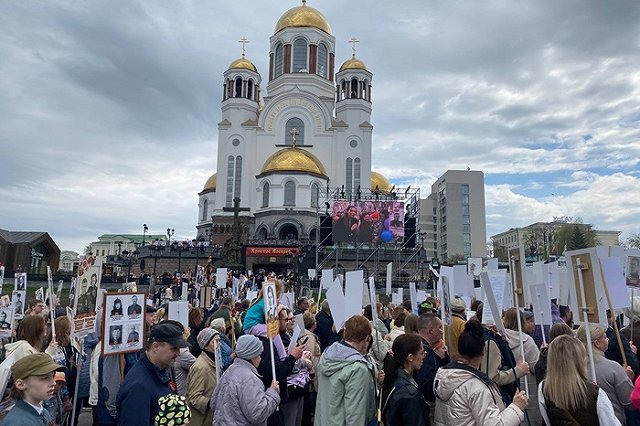«Это за рамками». Екатеринбуржец рассказал о просчетах в организации шествия «Бессмертного полка»