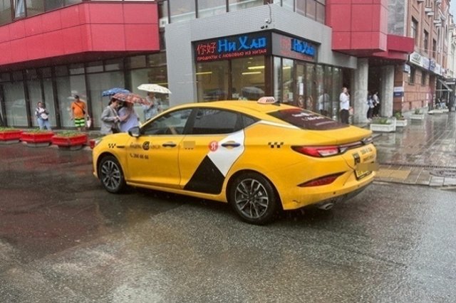 На Среднем Урале выросли цены на такси из-за нового закона