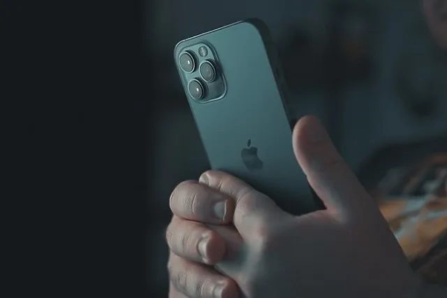 Сотрудникам УГМУ запретили общаться в заблокированных приложениях. Всех переводят в MAX