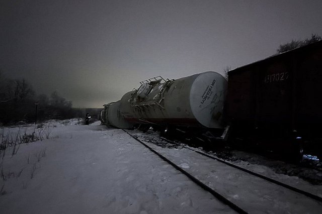 Тульский губернатор назвал причину схода цистерн
