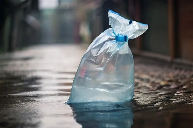 В Верхней Пышме детишки сделали женщину инвалидом, сбросив с балкона пакет с водой