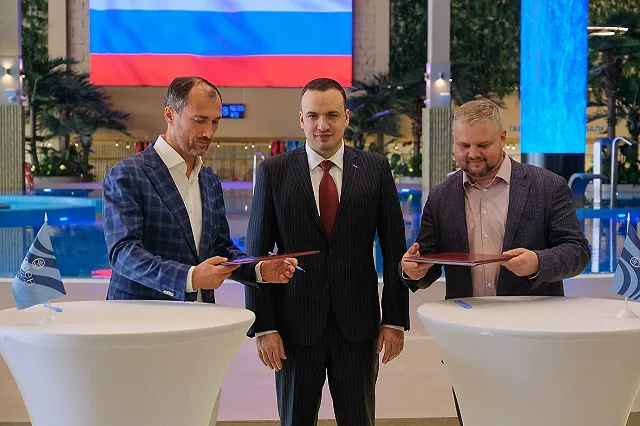 Владелец Baden Land прямо в бассейне подписал соглашение с властями Свердловской области