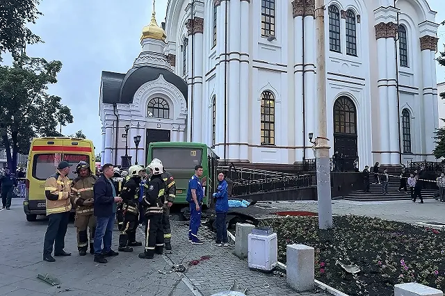 Установлены личности трех погибших в аварии с автобусом в Екатеринбурге пешеходов
