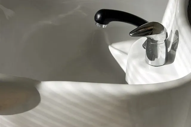 На Эльмаше жители десятиэтажки месяц сидят без горячей воды