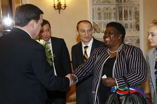 Сергей Носов поздравил Куйвашева с юбилеем открыткой с ошибкой в ФИО (ФОТО)