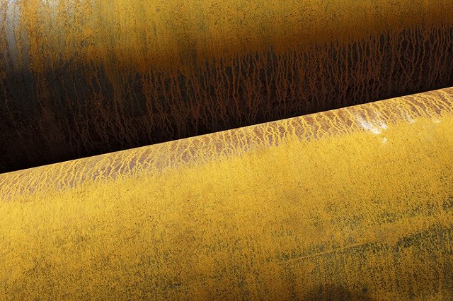 Камеры сняли, как упавший с балкона кусок железа убил женщину