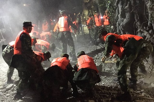 В Китае из-за землетрясения эвакуированы более 30 тыс. туристов