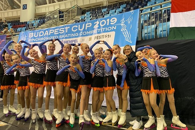 Команда по синхронному фигурному катанию ДЮСШ «Юность» победила на Budapest Cup