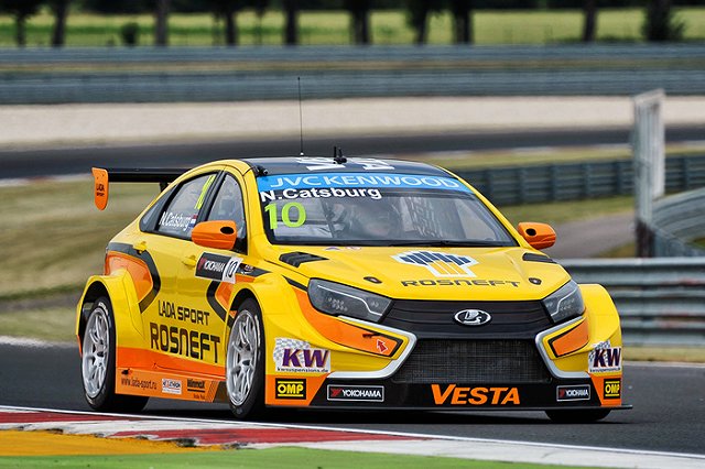 Глава «Ростеха» и президент АвтоВАЗа на Lada подрифтовали на льду