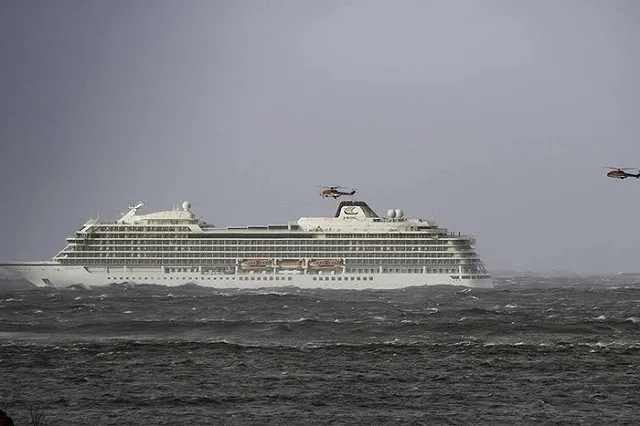 Два-три узла: Viking Sky покидает опасный район