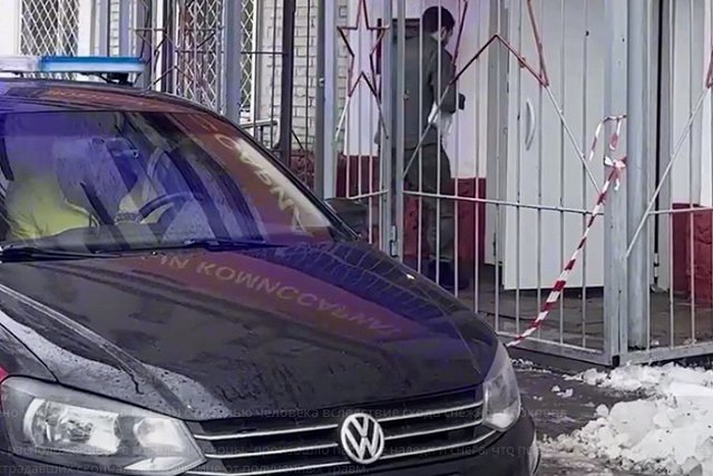 Ледяная глыба, рухнувшая с крыши военкомата в Люберцах, убила 34-летнего многодетного отца (ВИДЕО)