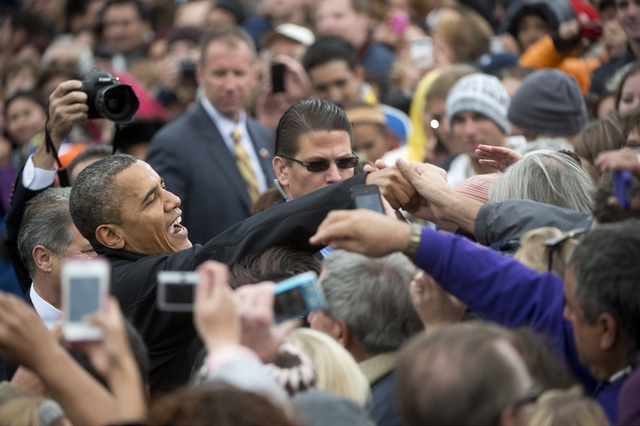 Обаме предложили покурить марихуану