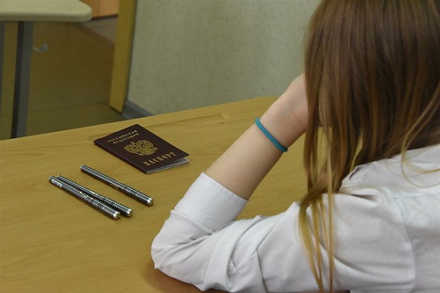 На первом же ЕГЭ на списывании попалась екатеринбургская школьница