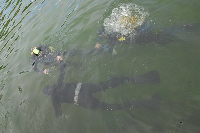 Водолазы начали обследовать возможное место крушения пропавшего в ХМАО вертолета