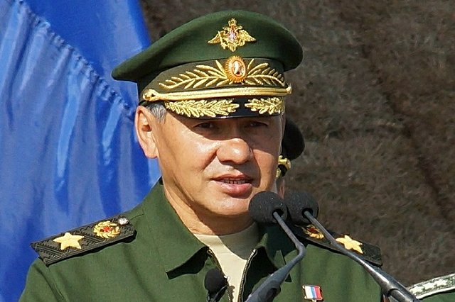 Сергей Шойгу наградил лётчика-героя