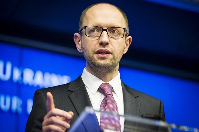 Яценюк объявил о прекращении торговли с Крымом