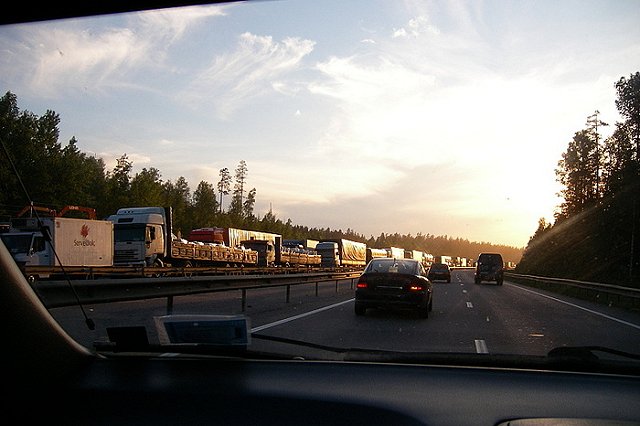 Случайный попутчик ограбил сердобольного водителя на трассе Екатеринбург-Тюмень