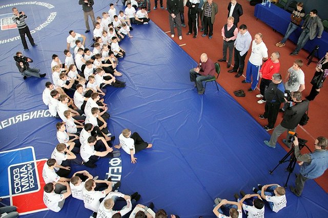 Южноуралец попросил Путина защитить Емельяненко от чеченских чиновников