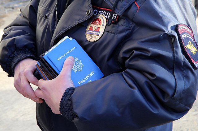 Из полиции уволили сотрудницу УФМС, купившую квартиру на неофициальные доходы