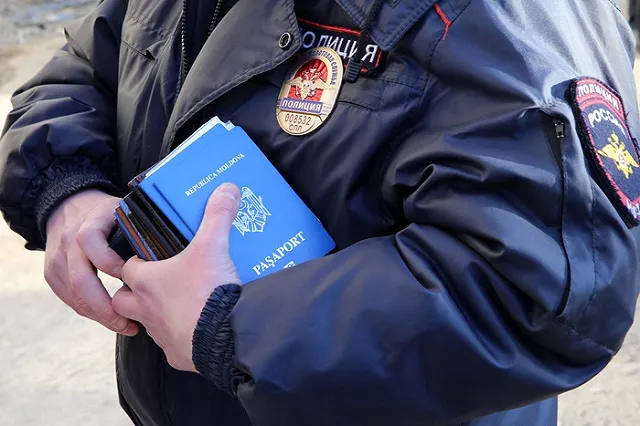 Из полиции уволили сотрудницу УФМС, купившую квартиру на неофициальные доходы