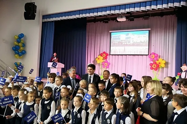 Екатеринбурженка поделилась изнанкой праздника на открытии школы на ВИЗ-бульваре
