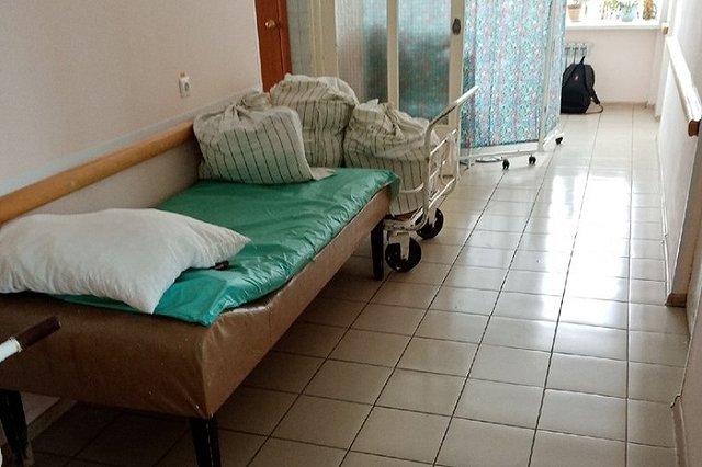 Стала известна причина смерти женщины, которая скончалась в коридоре екатеринбургской больницы