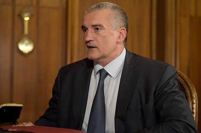 Глава Крыма Аксёнов назвал коронавирусные ограничения невыполнимыми и попросил отменить их