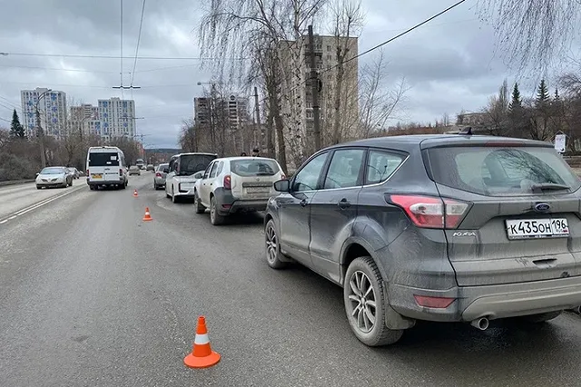Ребенок пострадал на Щербакова по вине перестраивавшегося водителя