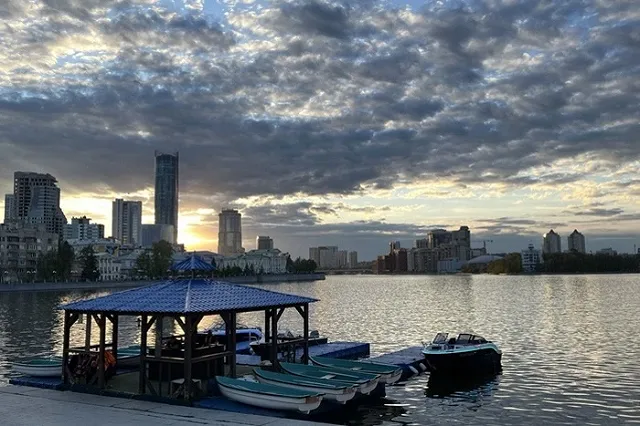 Стало известно о состоянии женщины, которая попала в аварию с катером в Исети