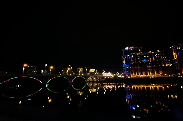 Жителей Екатеринбурга разочаровало лазерное шоу на Макаровском мосту