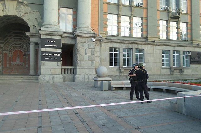 Неизвестные «заминировали» в понедельник мэрию Екатеринбурга
