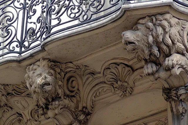 УК готовит иск к владельцу квартиры, с балкона которой на женщину упал лед