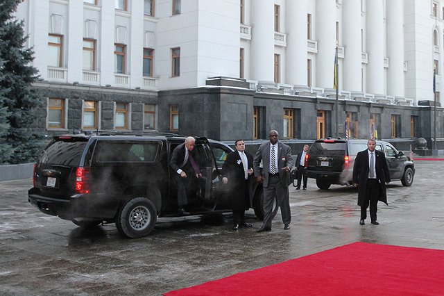 СМИ: На Украине начался процесс смены власти
