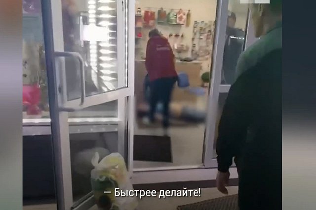 После гибели мужчины на улице в Екатеринбурге проверку начали следователи